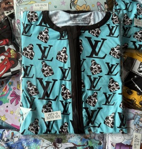 Pijamas de Bambu para Meninas Prontos para Envio, Impressões de Personagens Mais Vendidas, Caixa Misteriosa com Estilos Aleatórios para Crianças - Product Image 4