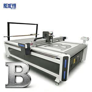 Machine de découpe numérique CNC à plat REMEYA 4*8 pieds pour carton publicitaire personnalisé, machine de découpe de stickers numérique pour panneaux KT - Product Image 1
