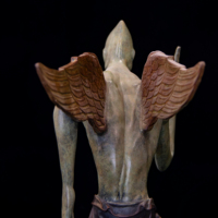 Sculpture décorative de table en bronze patiné, représentant un homme ailé en course, style art moderne, pour la maison ou le bureau
