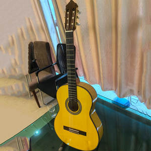 Guitarra Flamenca Española Popular de Color Amarillo con Tapa Sólida - Product Image 6