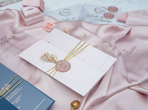 Cartes <span class=keywords><strong>d</strong></span>'invitation de mariage élégantes en papier acrylique transparent bleu marine avec feuille <span class=keywords><strong>d</strong></span>'or Cartes de mariage sceaux de cire personnalisés pour plantes sèches - Product Image 2