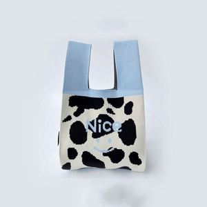 Sac à main en polyester imperméable à fermeture éclair avec motif floral en forme de cœur de dessin animé, mini sac cadeau personnalisé pour mariage, sac fourre-tout - Product Image 6