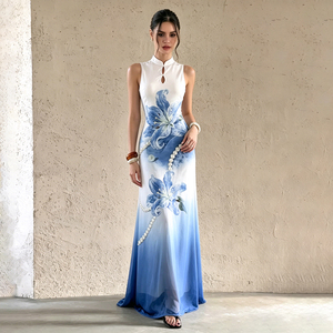 Vestido Cheongsam Vintage Neo-Chino para Mujer – Qipao Transparente de Malla con Estampado de Lirios en Degradado Azul Glaciar - Product Image 1