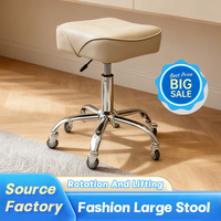 Chaise de tabourets bas en cuir blanc personnalisé tabouret de salon de beauté des ongles ergonomique tabouret de pédicure de technicien de cils beige chaise pour technologie des ongles