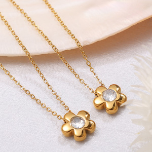 Collar de flores de acero inoxidable con colgante de cinco pétalos, cadena para clavícula, regalo de joyería para mujer - Product Image 2