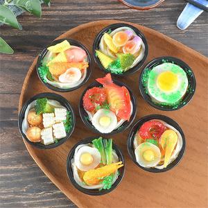 Casa de muñecas en miniatura, juguetes de comida asiática falsa, simulación de fideos <span class=keywords><strong>Udon</strong></span> artificiales, Ramen de mariscos con mini cuenco para dijes colgantes DIY - Product Image 4
