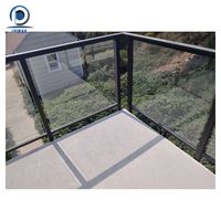 Escalier droit architectural de luxe Prima pour intérieur, avec poutre en acier au carbone, pour usage résidentiel