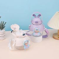 Nouveau dessin animé enfants tasse en plastique poignée paille haute beauté hommes et femmes étudiant mouvement bouteille d'eau bouteille cadeau bouteille