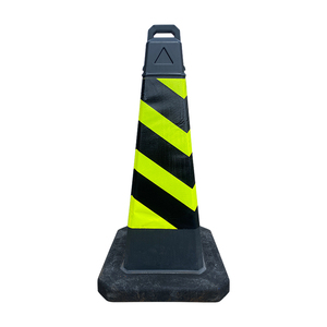 Cône de signalisation haute visibilité 750 mm avec bandes réfléchissantes noir et jaune, style standard, pour zones de construction, utilisation au sol - Product Image 1