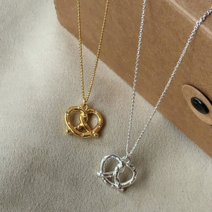 Collana <span class=keywords><strong>di</strong></span> pane Pretzel con cuore strass accento in stile maglione catena in acciaio inox personalizzabile <span class=keywords><strong>gioielli</strong></span> stravaganti - Product Image 4