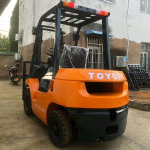 Chariot élévateur Toyota mini d'occasion de 3 tonnes, 4500 kg, prix bas, 0-1000 heures d'utilisation - Product Image 6