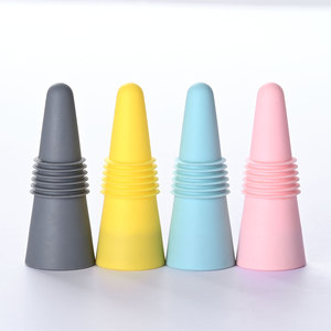Lot de quatre bouchons de bouteille de vin réutilisables en silicone de qualité alimentaire avec joint hermétique, accessoires de bar, coffret multicolore - Product Image 2