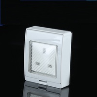 Prise murale extérieure en plastique étanche IP55 avec ports USB-A et USB-C, 250V 13A, auto-mise à la terre, marquage GCC/G/Q