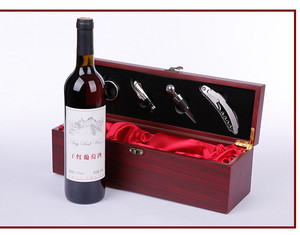 Boîte à <span class=keywords><strong>vin</strong></span> en bois personnalisée promo Offre Spéciale accessoires de bar avec sculpture et boules de décoration de style artistique - Product Image 3
