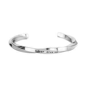 Pulsera <span class=keywords><strong>de</strong></span> brazalete abierto con <span class=keywords><strong>palo</strong></span> retorcido y palabras inspiradoras grabadas <span class=keywords><strong>de</strong></span> acero inoxidable con acabado <span class=keywords><strong>de</strong></span> <span class=keywords><strong>plata</strong></span> antigua - Product Image 6