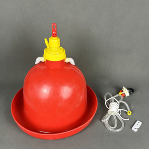 Nouvelles abreuvoirs automatiques en plastique Plasson pour poulets de chair et poules pondeuses avec débit de 1,5 à 2,5 L/min, garantie 1 an - Product Image 4