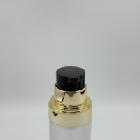 Offre spéciale couvercle en croix dorée couvercle semi-transparent noir bouteille en verre dépoli pompe à lotion