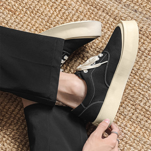 รองเท้าผ้าใบสีเบจสไตล์เรโทรปี 2026 สำหรับผู้ชาย ทรงหนา เพิ่มความสูง ระบายอากาศได้ดี เข้าได้กับทุกชุด เหมาะสำหรับทำงาน เล่นสเก็ตบอร์ด และสวมใส่ลำลอง - Product Image 3