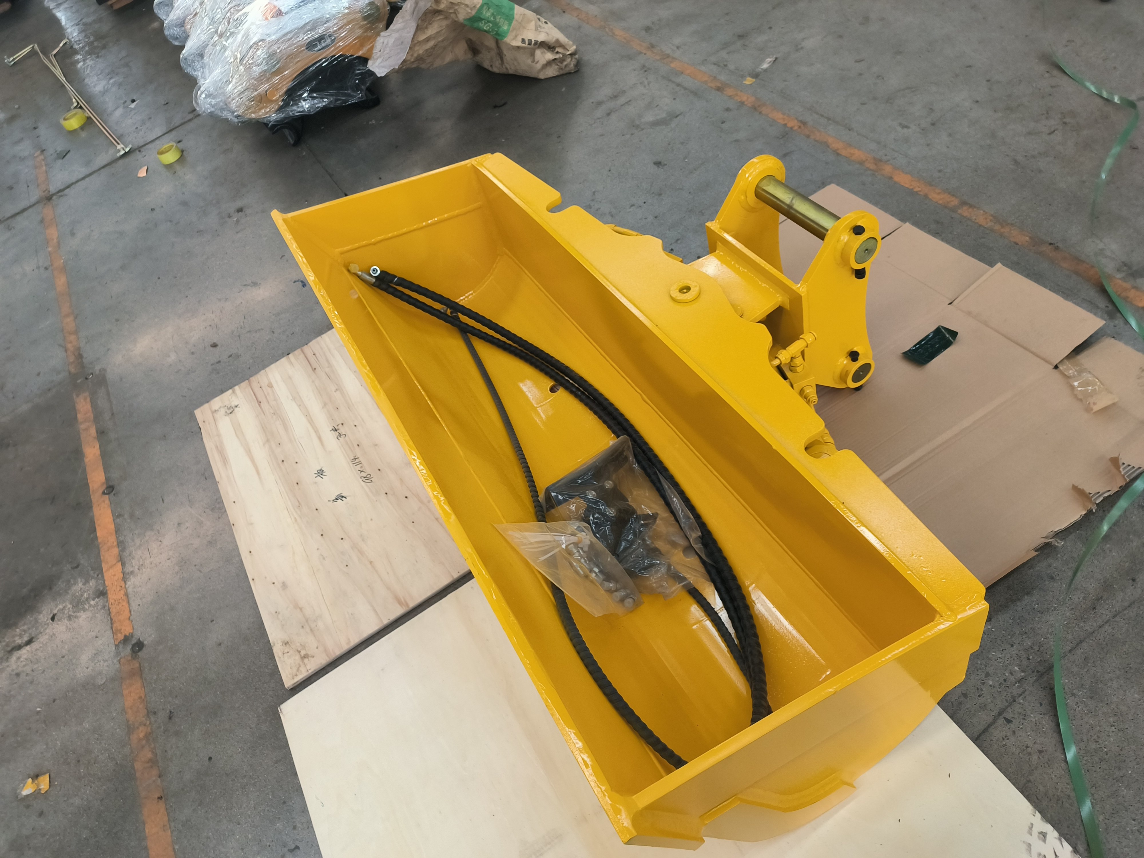 Hitachi ZX70 Excavator Bucket for 5-8 Ton for Narrow Trenching Mud