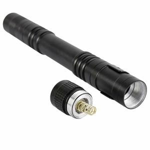Venta caliente <span class=keywords><strong>armas</strong></span> <span class=keywords><strong>de</strong></span> autodefensa LED pluma luz mini linterna LED para correr - Product Image 2