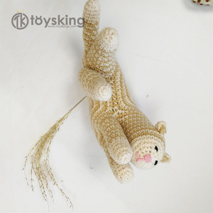 Juguete de gato de ganchillo personalizado de peluche de gatito de crema <span class=keywords><strong>Amigurumi</strong></span> hecho a mano con hilo de visón suave | Regalo único para niños y amantes de los gatos - Product Image 5