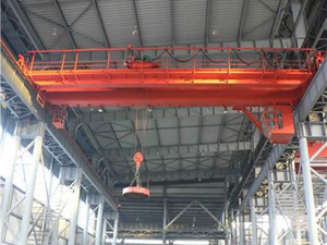 QZ Type 25ton Double poutre grue de déplacement électrique aérienne manipulation de ferraille en acier saisir le noyau de seau comprenant l'engrenage du moteur - Product Image 2