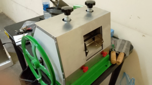 Low Price Stainless Steel Sugarcane <b>Juice</b> Extractor <b>Machine</b> with Engine 450W Power Easy to Operate - Product Image 4