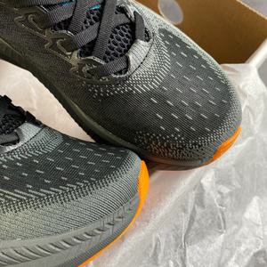 รองเท้าผ้าใบผู้ชาย MACH 6 ดีไซน์เนอร์ รุ่นลำลอง น้ำหนักเบา เหมาะสำหรับวิ่งและเล่นกีฬากลางแจ้ง พร้อมเชือกผูก สำหรับเล่นเทนนิสในฤดูร้อน - Product Image 4