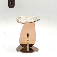 Table console d'angle de salon de style moderne, plateau ovale en métal de luxe, mobilier de villa