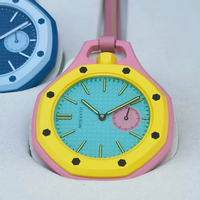 Montre Pendentif Couple Personnalisable en Gros, Design Tendance Style Dessin Animé, Faible Cotation Usine, Prête à l'Expédition