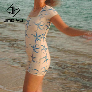 Combinaison de surf à manches courtes à protection solaire à double face de haute qualité, combinaison de surf personnalisée en nylon recyclé - Product Image 2