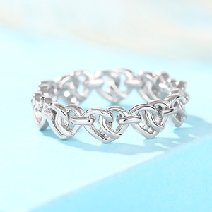 Anello a Catena con Cuore per Donne, Gioiello da Dito Minimalista e alla Moda - Product Image 1