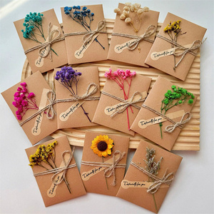 Mini fleurs séchées FL-225 cartes <span class=keywords><strong>de</strong></span> <span class=keywords><strong>voeux</strong></span> en papier kraft <span class=keywords><strong>carte</strong></span> d'invitation <span class=keywords><strong>de</strong></span> mariage <span class=keywords><strong>carte</strong></span> <span class=keywords><strong>de</strong></span> remerciement <span class=keywords><strong>de</strong></span> fleurs séchées pour le festival - Product Image 4