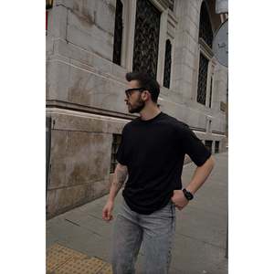 Camiseta Deportiva Negra 100% Algodón Orgánico, 230g de Peso de Tela, Impresión Serigráfica en la Espalda, Comprimida - Product Image 1