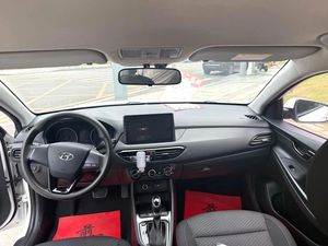 Voiture berline d'occasion à prix avantageux, Hyundai Elantra Yuedong 2020, moteur essence 1.6 GL, faible kilométrage, véhicule d'occasion - Product Image 4
