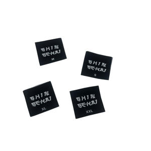 Etiqueta de bandera tejida bordada con pliegue central personalizado de diseño privado, Cuello pequeño de tamaño estándar lavable para camisetas - Product Image 6