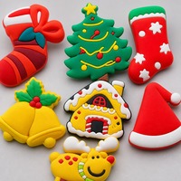Breloques personnalisées en PVC pour chaussures, lot de Noël, vente en gros d'usine OEM, décorations pour sabots, accessoires de Noël en vrac, directement du fabricant
