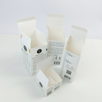 Boîte cosmétique en carton blanc solide et compacte avec pelliculage mat et gaufrage, recyclable