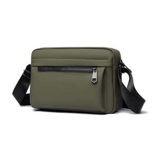 Riñonera Deportiva Ligera con Logotipo Personalizado, Mini Bolsa Cruzada Negra con Correa Ajustable para Hombres y Mujeres, para Uso en Exteriores - Product Image 4
