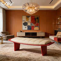 Nordische Luxus-Hotel-Schlafzimmerbank, rote Bettbank für Villa-Wohnzimmer, Holzrahmen, Lederpolsterung, Freizeitbankmöbel