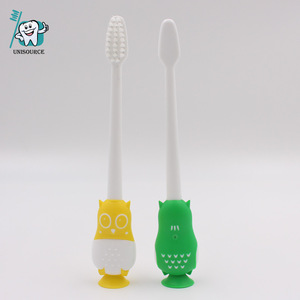 Cepillo de dientes infantil con diseño de búho de dibujos animados, cerdas suaves, mango antideslizante con ventosa, cepillo de dientes manual para niños - Product Image 2