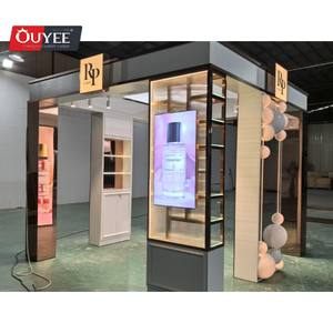 Conception de kiosque d'exposition de centre commercial 3D Kiosque de beauté au détail Étagère de présentation cosmétique à thème <span class=keywords><strong>rose</strong></span> Kiosque de centre commercial de parfum de luxe - Product Image 5
