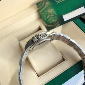 Reloj de cuarzo para hombre con esfera plateada, caja metálica resistente al agua, esfera con efecto rayos de sol, indicador de fecha, pantalla analógica, tres subesferas - Product Image 5