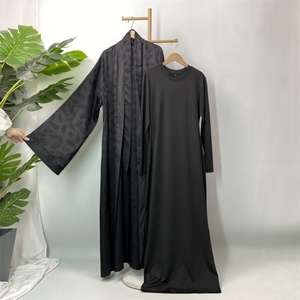 Conjunto de Abaya de Satén Estampado a la Moda con Manga Holgada - Elegante Abaya Abierta + Vestido Interior Ajustado en Oferta para Mujeres Musulmanas (1948) - Product Image 6