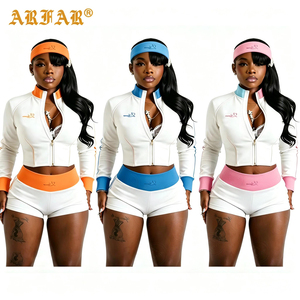 Set di 3 Pezzi con Logo Personalizzato, Abbigliamento Autunnale da Donna, Giacca Corta con Zip a Manica Lunga, Pantaloncini a Vita Alta, Completi Sportivi per Signore - Product Image 3