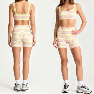 Completo da Allenamento Personalizzato con Stampa All-Over, Set Yoga con Pantaloncini Contenitivi e Reggiseno 2 in 1, Abbigliamento Sportivo <span class=keywords><strong>a</strong></span> Colori Contrastanti - Product Image 2