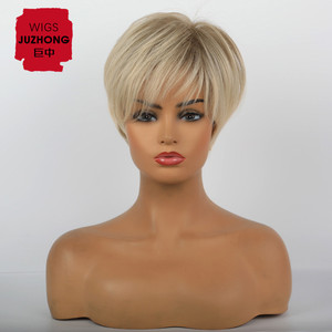 Parrucche sintetiche corte bionde Pixie Cut economiche per donne bianche con frangia - Product Image 1
