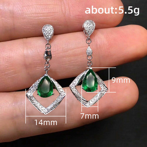 Orecchini Pendenti Geometrici a Goccia d'Acqua con Zirconi e Nappine, Eleganti Gioielli da Donna per Uso Quotidiano e Feste, Idea Regalo - Product Image 4