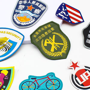 Échantillons de patchs de vêtements personnalisés en chenille brodée de Noël, écologiques, avec des paillettes, à thermocoller, à coudre, couleur personnalisée - Product Image 2