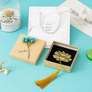 Nouvelle Tendance Marque-Page à Pompons, Cadeau Créatif pour Enseignants et Étudiants, Marque-Page Creux en Laiton Doré à Feuille d'Or Mignon - Product Image 2